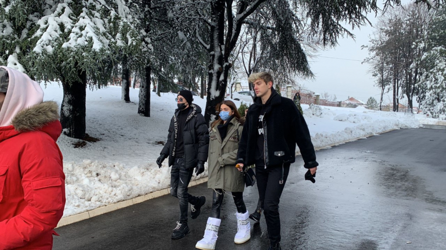 POZNATI JUTJUBERI NA SAHRANI KIKE ĐUKIĆ Nemi od bola zbog preminule drugarice!