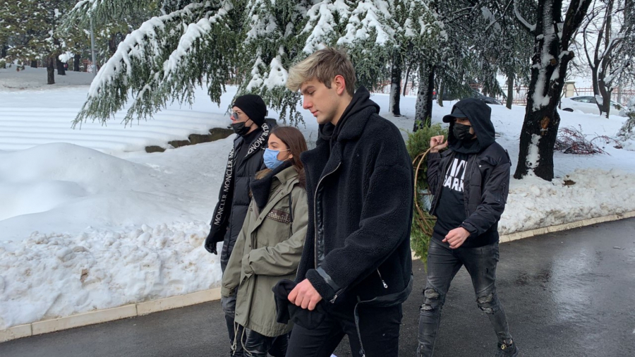 POZNATI JUTJUBERI NA SAHRANI KIKE ĐUKIĆ Nemi od bola zbog preminule drugarice!