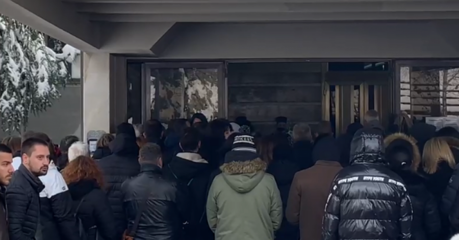 POČELO OPELO ZA KIKU Dva sveštenika stigla na sahranu, crkva pristala da isprati influenserku! (VIDEO)