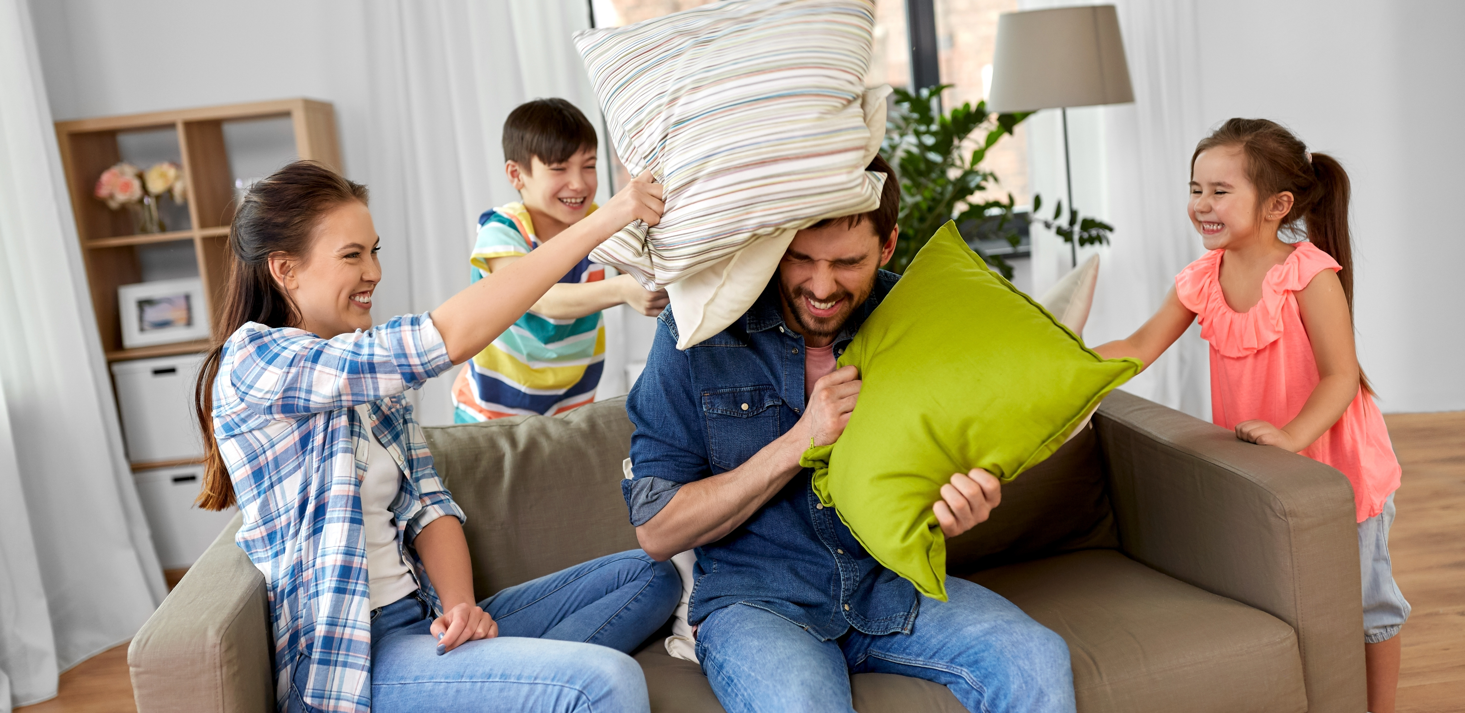 VIŠE OD DETALJA Upotrebite jastuke raznih boja i veličina za dekoraciju životnog prostora