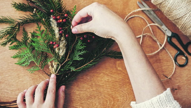 PRIRODNI, A RASKOŠNI Napravite tri divna novogodišnja venčića