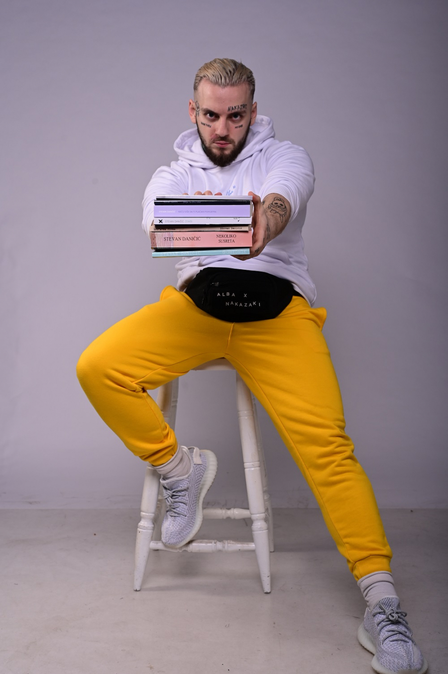 MILJENIK MLADIH! Intrigantni pisac Stevan Daničić predstavlja novu knjigu “alba” na Sajmu knjiga