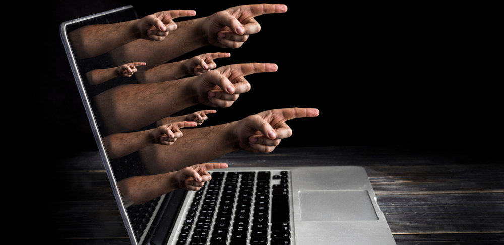 UBIJANJE PREKO TASTATURE Za zlostavljanje na Internetu predviđena sledeća kazna