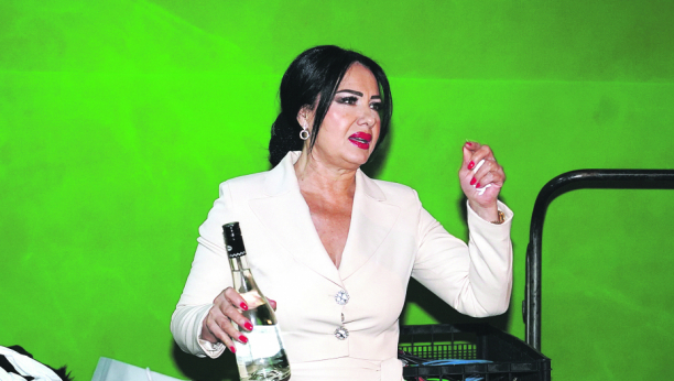 SAŠA JE VATRA U KREVETU, ALI ME ZAPROSIO U POGREŠNO VREME Pevačica bila u vezi sa Popovićem, a evo zašto je izbacio iz Granda