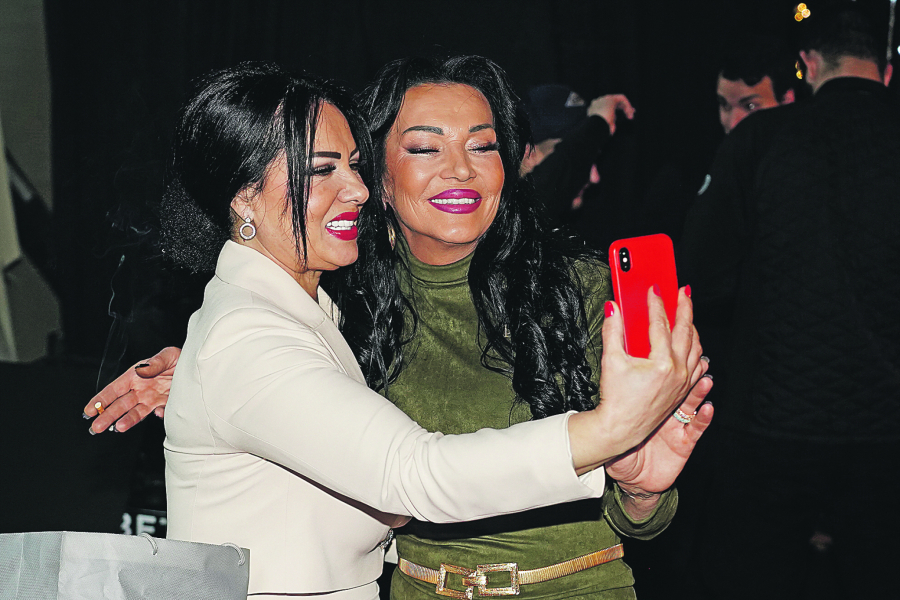 PRAVILE HAOS NA SNIMANJU Zlata dohvatila rakiju, a onda skočila i Goca! Ovako su se pevačice ponašale na snimanju popularne emisije