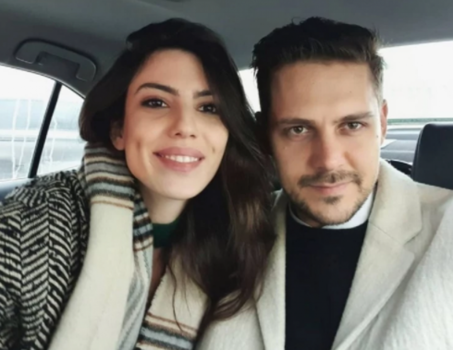 BLISTAJU OD SREĆE! Bikovićeva devojka objavila njihovu prvu zajedničku fotografiju, par uživa na ovoj lokaciji, a ovaj detalj su svi odmah uočili! (FOTO)