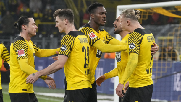 BORUSIJA DORTMUND LAKO DO NOVE POBEDE! Haland dva puta zatresao mrežu,  Hofenhajm u poslednjim minutama izborio remi!