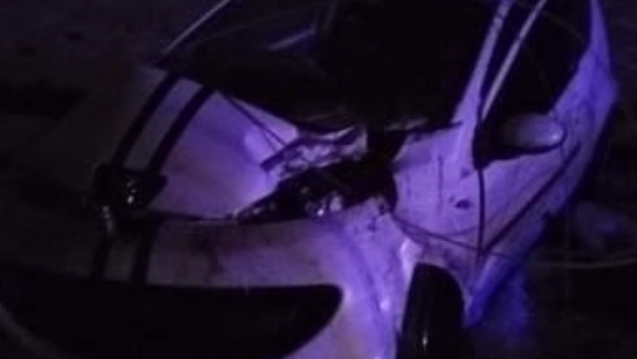 VOZAČ IZLETEO SA PUTA KOD ČELAREVA Divljao mrtav pijan, pa zadobio povrede (FOTO/VIDEO)