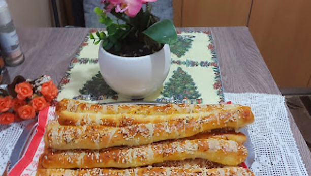 IDEALAN RECEPT ZA DORUČAK ILI UŽINU Slani štapići sa susamom i lanom, hrskavi spolja, zaboravićete lokalnu pekaru (VIDEO)