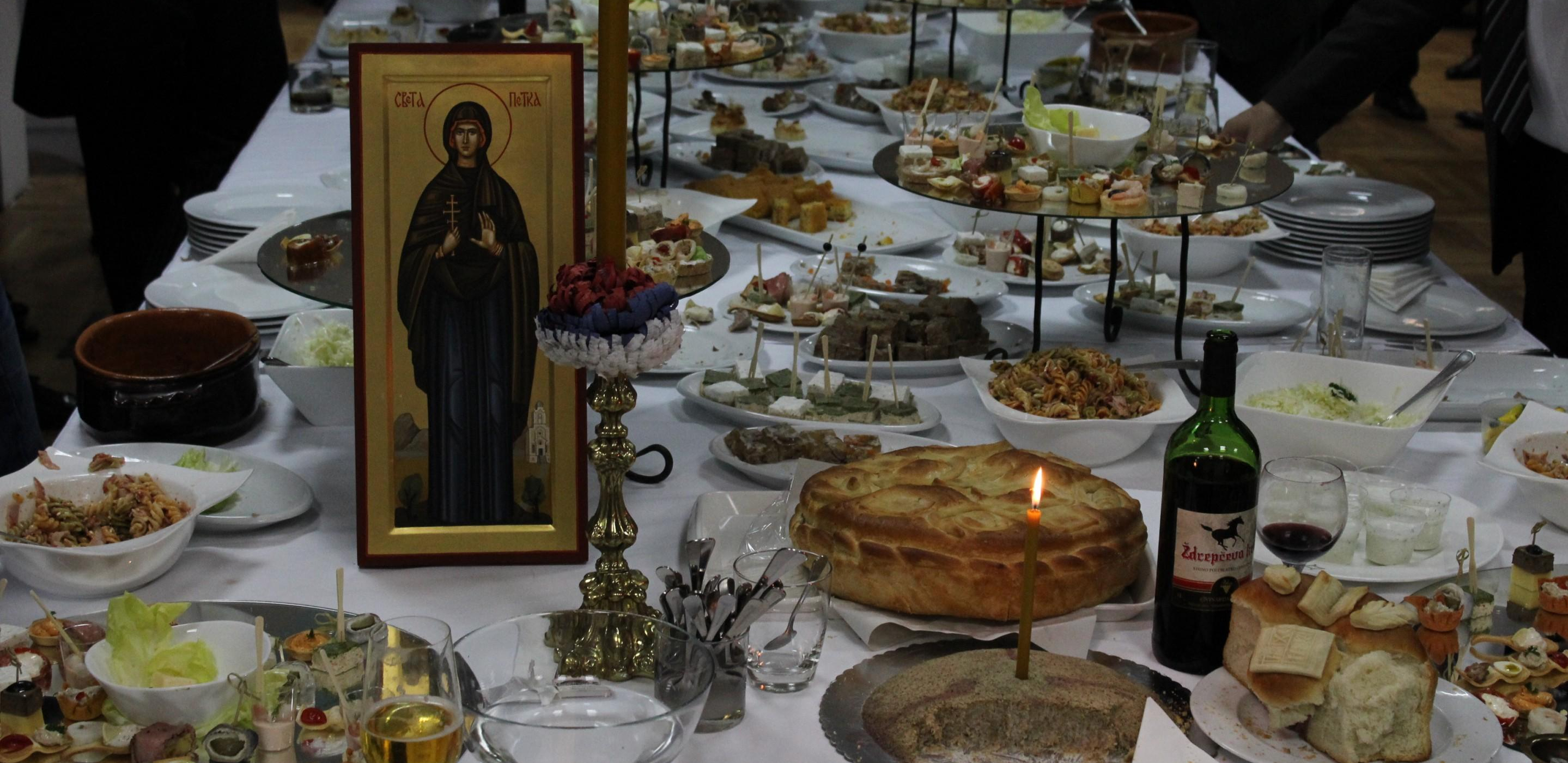 NE VREĐAJTE SVECA ZAŠTITNIKA Mnogi ovo ne znaju, evo kako se slavi krsna slava na pravilan način