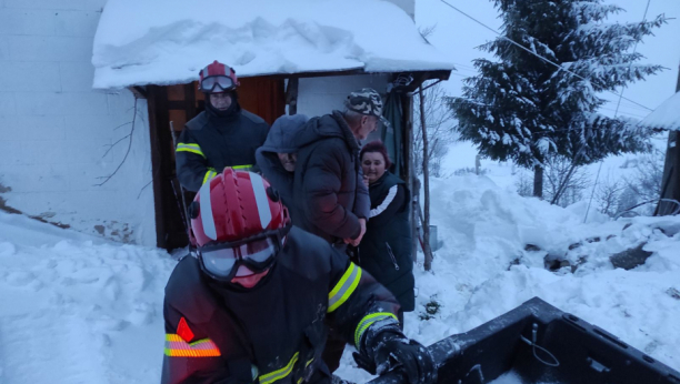 UMALO PRVA ŽRTVA SNEŽNIH NANOSA Ivanjičanina u snegu pronašli poznanici (FOTO)