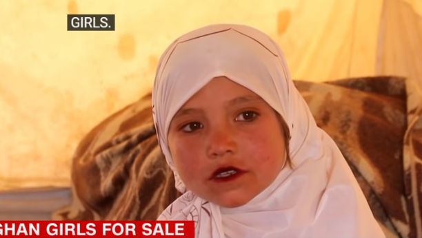 PRIZOR KOJI KIDA DUŠU NA KOMADE: U Avganistanu otac jecajući predaje devetogodišnju devojčicu, da ne bi umro od gladi