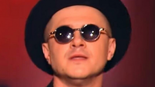 GRCALA JE U SUZAMA DOK JE ON PEVAO OVE STIHOVE! Isplivao snimak Jovane i Saleta, njen plač zbog krize u braku niko nije shvatao, a sada je sve jasno!