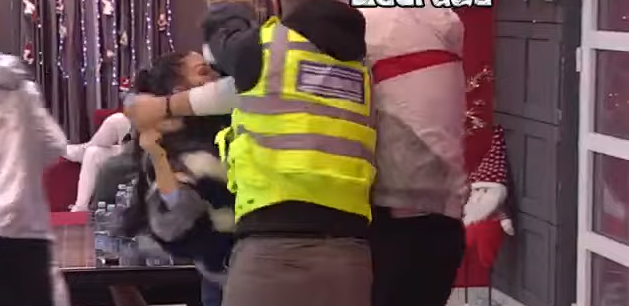 LETELE FLAŠE NA SVE STRANE Maja brutalno nasrnula na Cara, haos za vreme reklama, obezbeđenje uletelo momentalno!