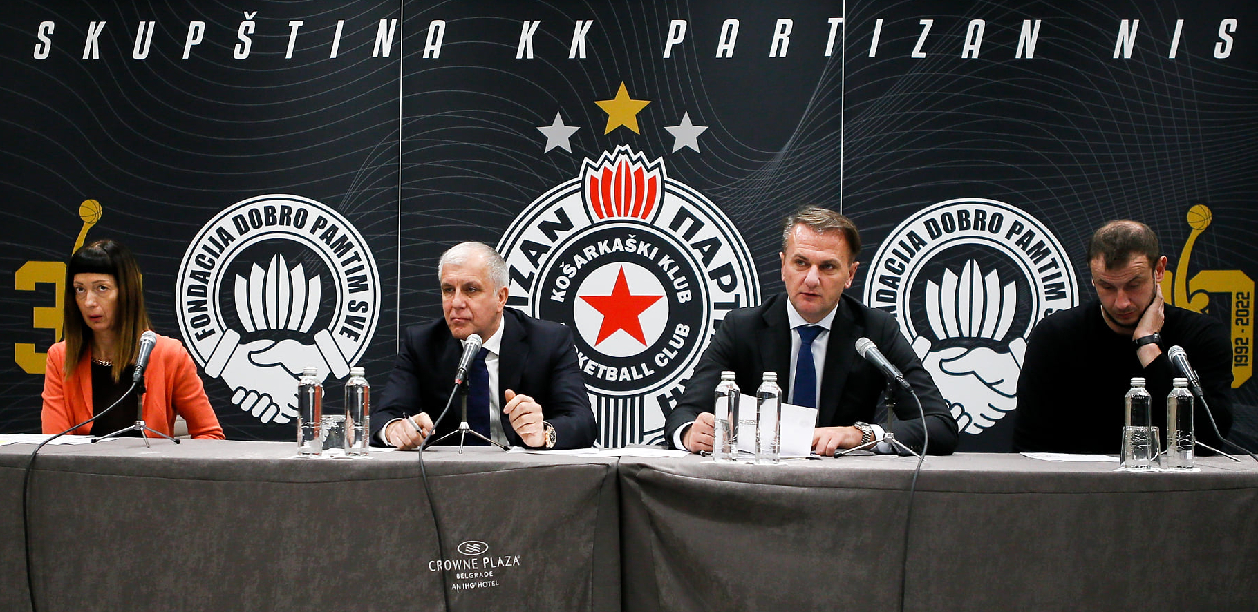 VELIKI PLANOVI, PREDSEDNIK JASAN Partizan u Evroligi, crno-beli grade dvoranu... (FOTO GALERIJA)