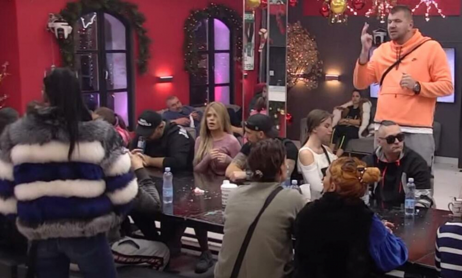 MAJA I JANJUŠ U ŽESTOKOM OBRAČUNU! Isplivali novi detalji starletinog abortusa, Marinkovićeva zapenila i napravila haos!