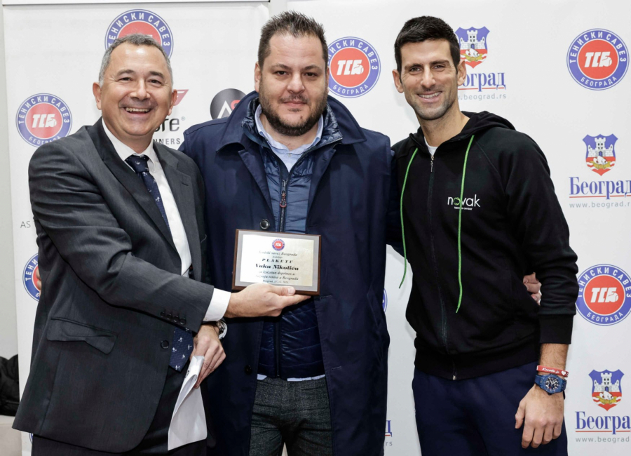 ĐOKOVIĆ ZABLISTAO U NOVOJ ULOZI Odavno ga nismo videli ovako nasmejanog, razlog je fenomenalan