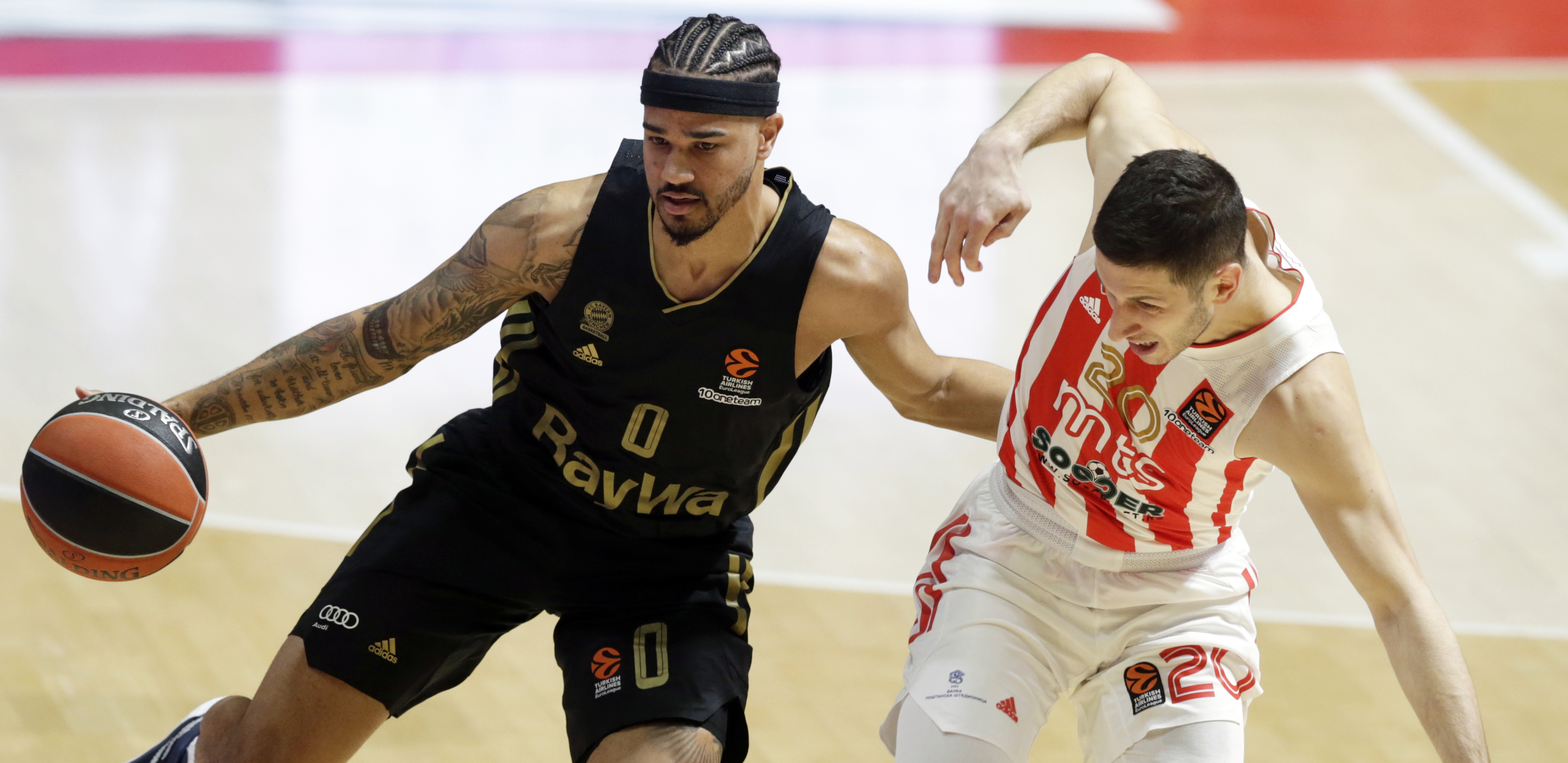 UŽASNA SCENA U MINHENU! Trinkijerijev igrač doživeo strašnu povredu! (FOTO)