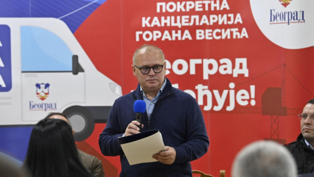 LEGO POKRETNA KANCELARIJA! Goran Vesić se neobičnim poklonom zahvalio novinarima na saradnji! (FOTO)