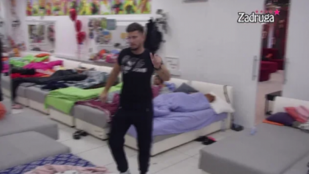 MIHIĆ ZANJIHAO KUKOVIMA Veliki šef obradovao zadrugare hitovima, Stefan zapevao iz sveg glasa