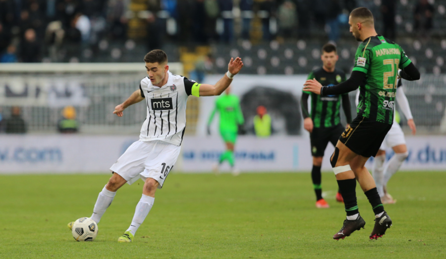 NAGRADA ZA CRNO-BELOG FUDBALERA Zdjelar u idealnom timu Lige konferencije