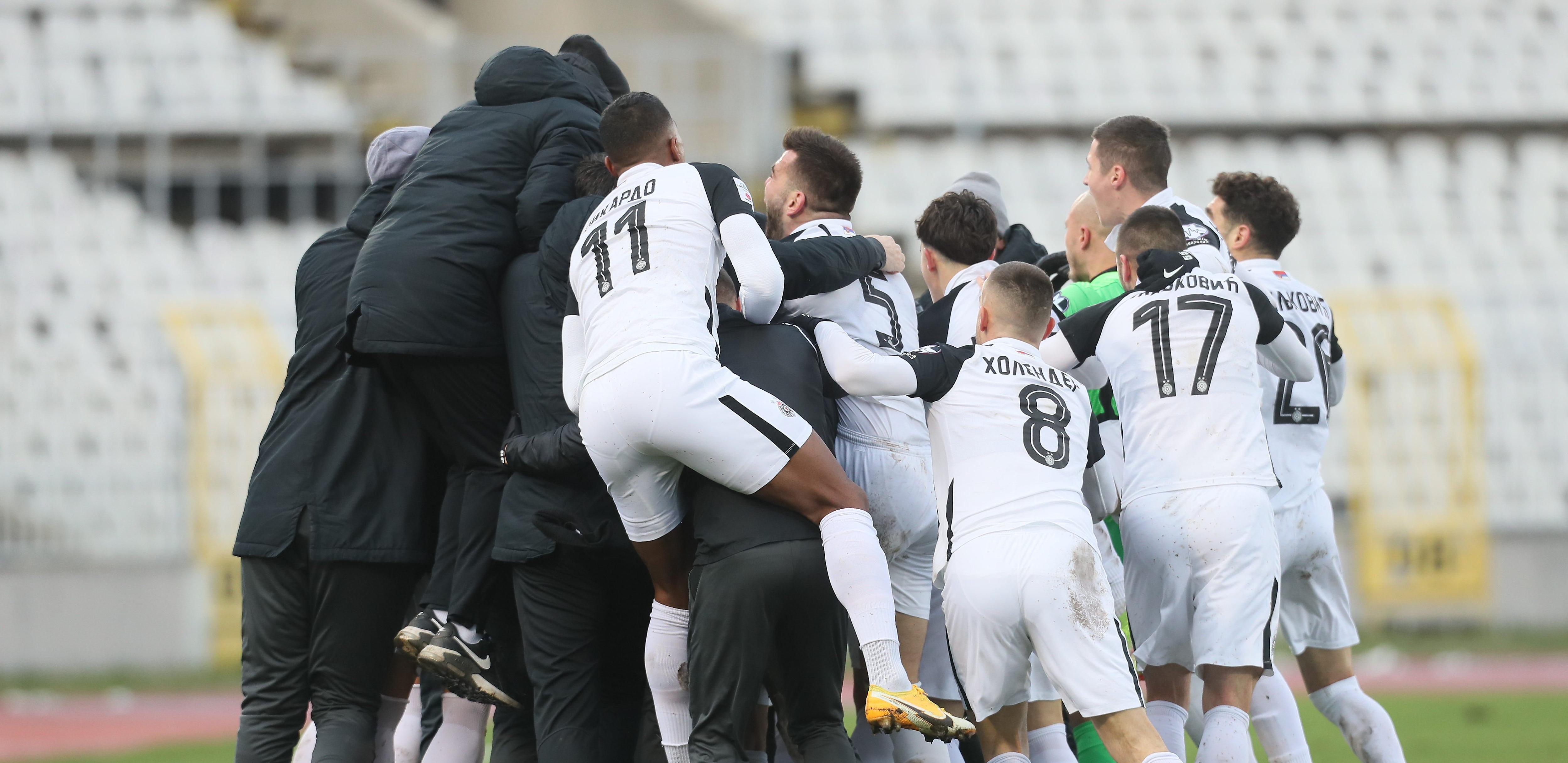 CRNO-BELI ODLETELI ZA TURSKU! Partizan krenuo na pripreme, u avionu 30 fudbalera!