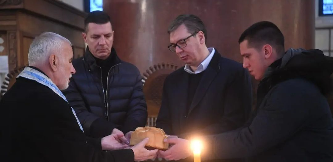 SREĆNA SLAVA SVIMA KOJI SLAVE SVETOG NIKOLU Vučić sa Andrejem i Danilom u crkvi Svetog Marka