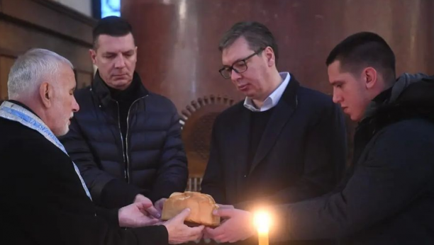 SREĆNA SLAVA SVIMA KOJI SLAVE SVETOG NIKOLU Vučić sa Andrejem i Danilom u crkvi Svetog Marka