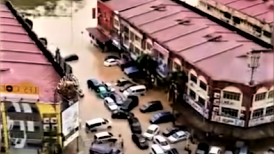 RASTE BROJ ŽRTAVA VELIKIH POPLAVA U MALEZIJI Najmanje četrnaest ljudi je poginulo