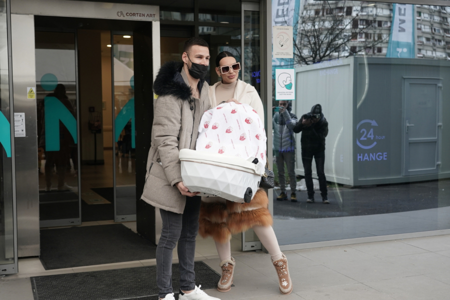 IZDVOJILI HILJADE EVRA ZA KATJU! Katarina Grujić i Marko Gobeljić nisu štedeli, naslednici opremili sobu kao iz bajke