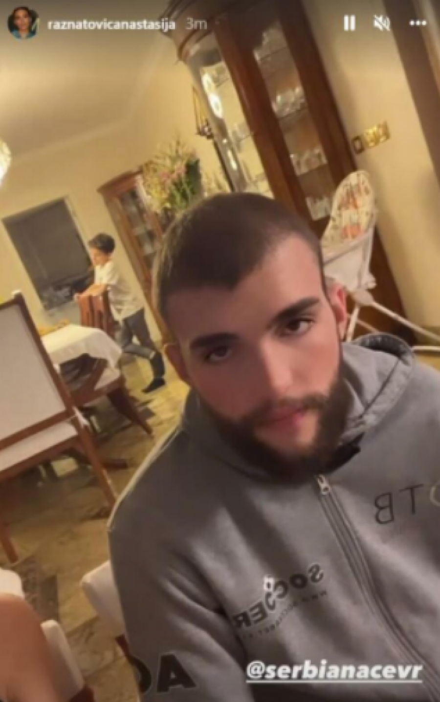 POČELO SLAVLJE U CECINOM DOMU! Anastasija kao avion, a evo šta radi Veljko Ražnatović!