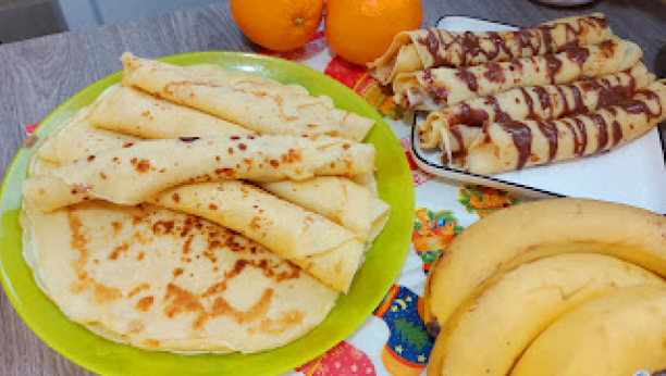 BAKIN RECEPT ZA DOMAĆI SLATKIŠ Palačinke prelivene čokoladom, zasladite dan mekanim i neodoljivim desertom (VIDEO)