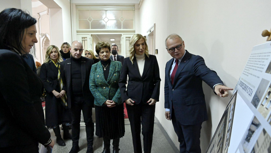 MINISTARKA MAJA POPOVIĆ OBIŠLA JE PRIVREDNI SUD U BEOGRADU Fasada ove zgrade je nedavno renovirana