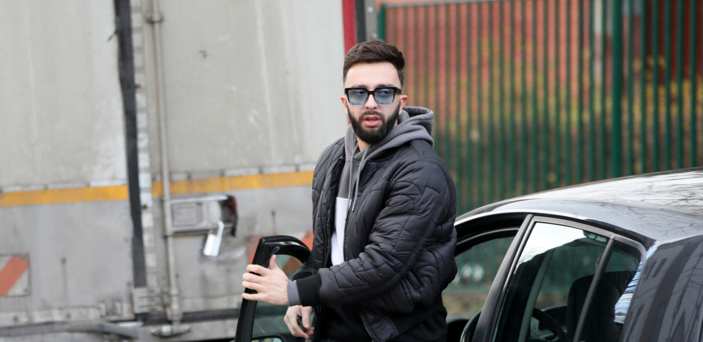 PORODICE ZADRUGARA MU PRETE! Okriveno šta se dešava voditelju Zadruge kada se kamere ugase, isplivali šok detalji u javnost!