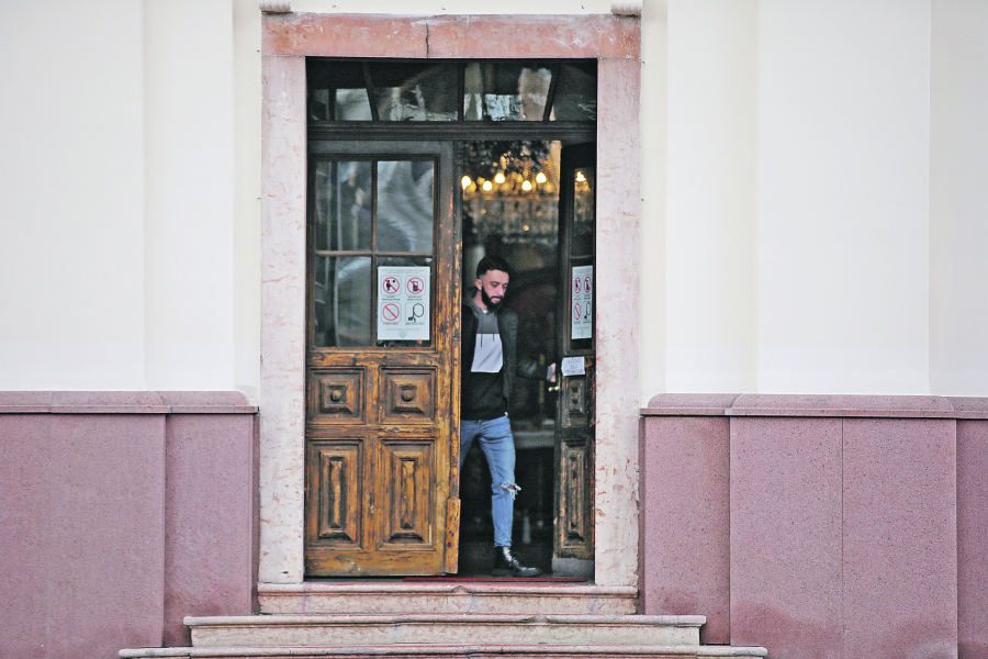 VODITELJ ZADRUGE UHVAĆEN NA NEOČEKIVANOM MESTU Darko Tanasijević pokazao koliki je vernik! (PAPARACO)