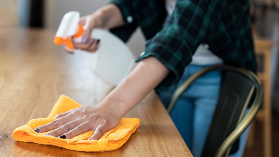 Neverovatan trik: Napravite sprej protiv skupljanja prašine i olakšajte sebi obavljanje kućnih poslova