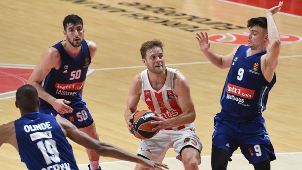 NAJSKUPLJE PLJUVANJE IKADA Zvezda se hitno oglasila posle drakonske kazne, apeluje na navijače, jer sledi oduzimanje bodova