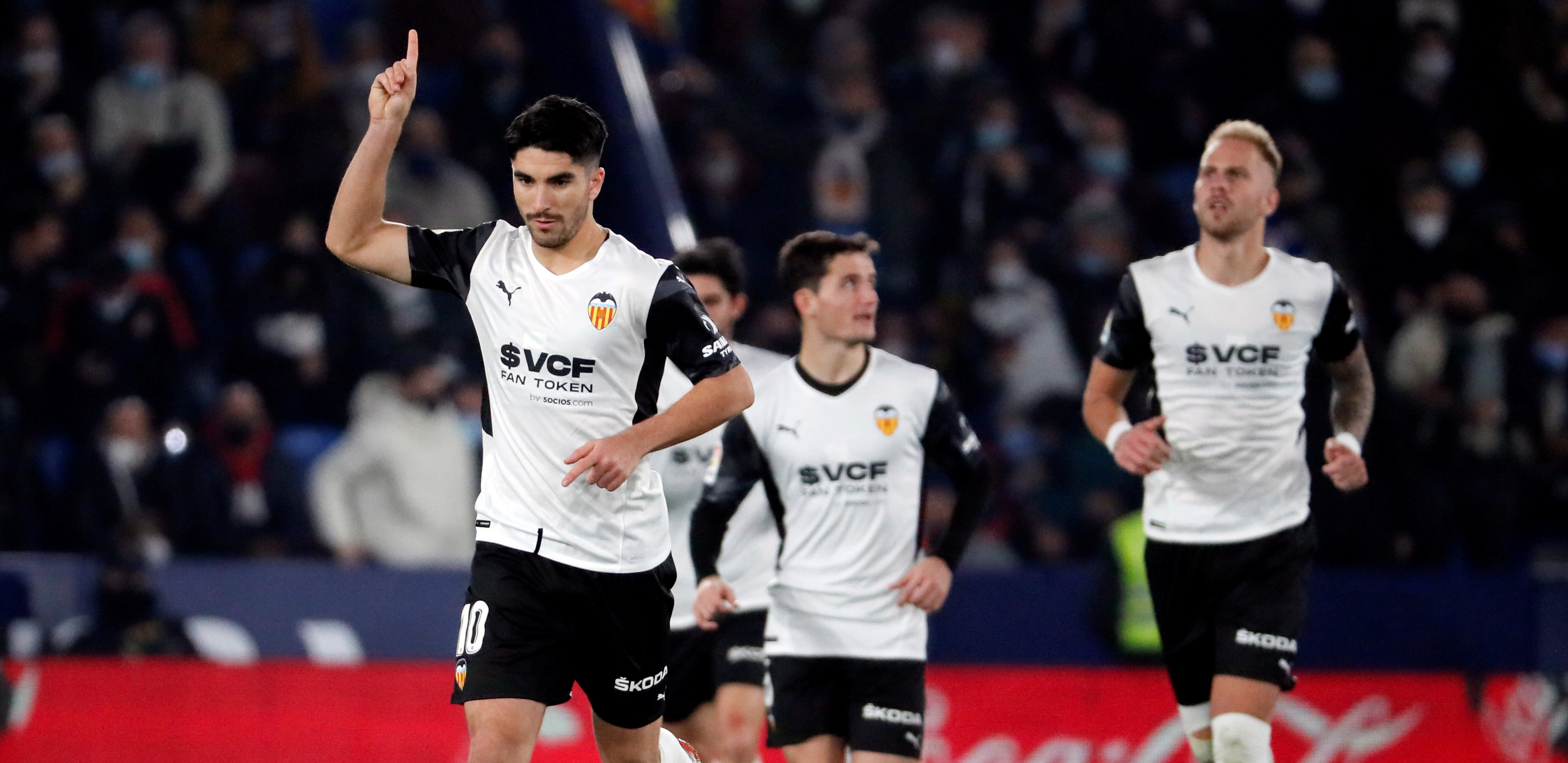 GRADSKI DERBI SA SEDAM GOLOVA Srbin se radovao na kraju, a onda je isključen (FOTO, VIDEO)