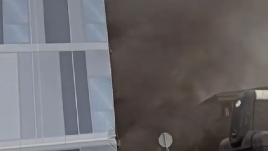 POŽAR U KLINIČKOM CENTRU SRBIJE Radnici evakuisani, vatrogasci na terenu (VIDEO)