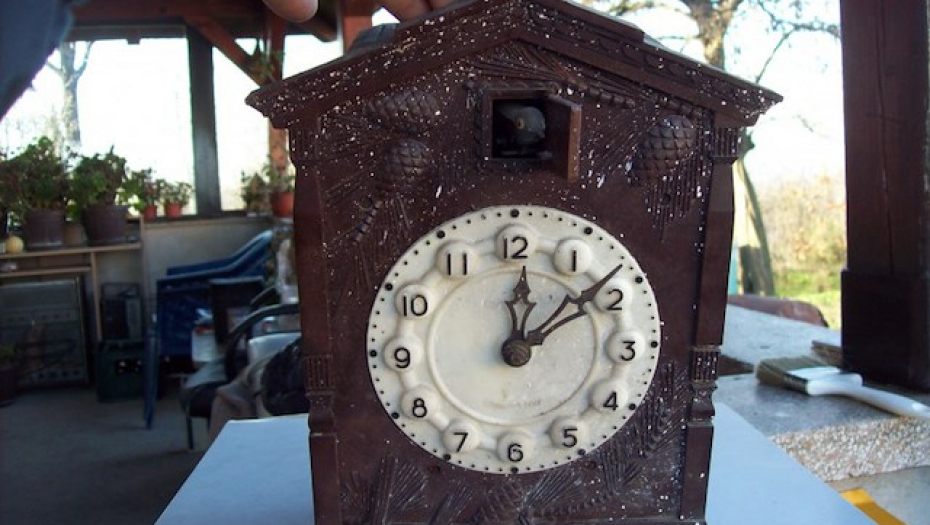 OVO SIGURNO NIJE OČEKIVAO Na buvljaku kupio sat i  u njemu pronašao pravo blago