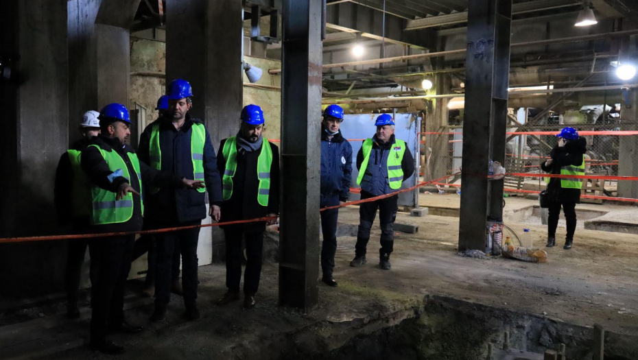 GRADONAČELNIK KRAGUJEVCA OBIŠAO RADOVE U ENERGETICI: Ovo je poslednja sezona u kojoj se grejemo na ugalj (FOTO)