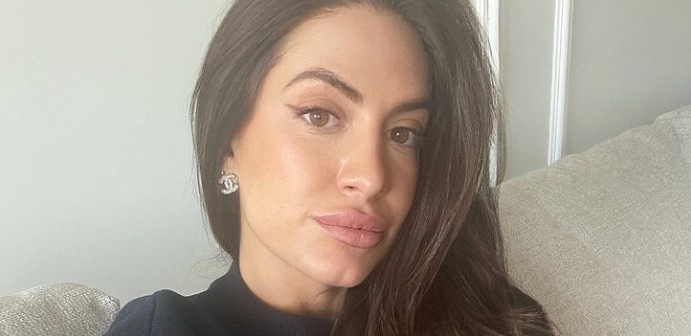 ODUZELA MI SE LEVA STRANA, MISLILA SAM DA ĆU DOBITI MOŽDANI UDAR Ena Luna otkrila sa kakvim se problemima susrela nakon porođaja