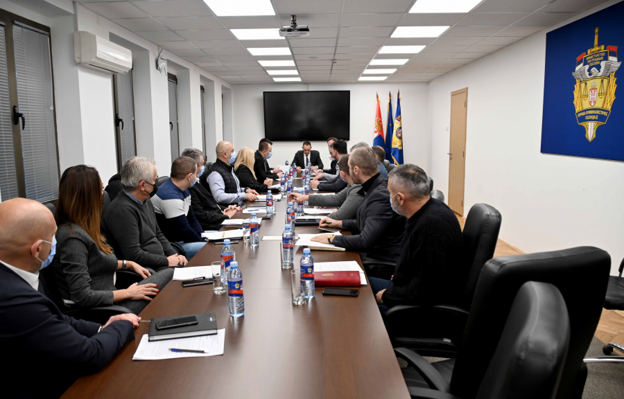 MINISTAR VULIN ODRŽAO KOLEGIJUM SA RUKOVODIOCIMA BEOGRADSKOG UKP Glavni grad je bezbedniji nego ikad u poslednjih 40 godina (FOTO)