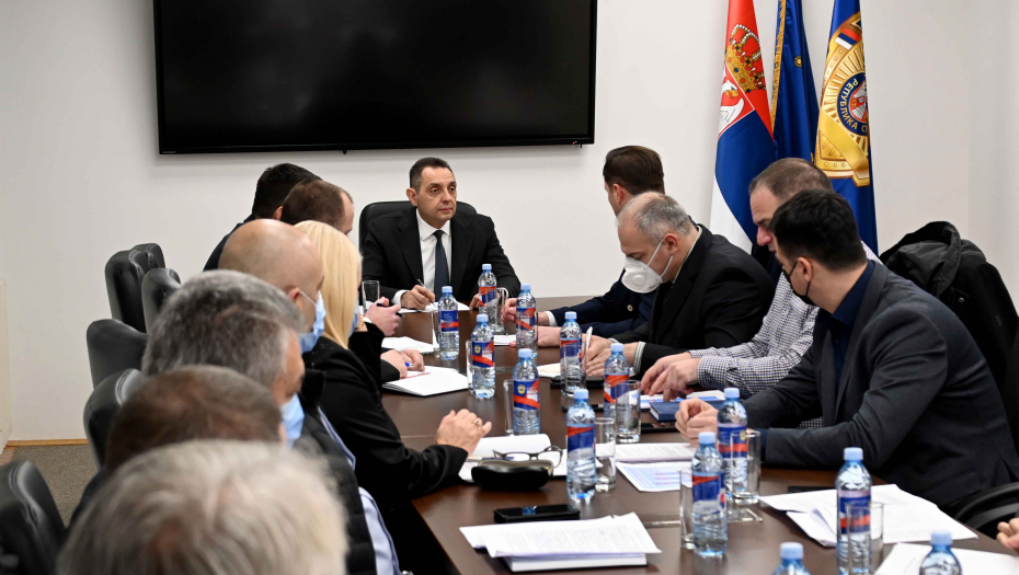 MINISTAR VULIN ODRŽAO KOLEGIJUM SA RUKOVODIOCIMA BEOGRADSKOG UKP Glavni grad je bezbedniji nego ikad u poslednjih 40 godina (FOTO)