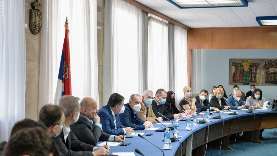 POSAO I SPECIJALIZACIJA ZA 200 MLADIH LEKARA Ministar zdravlja sa najboljim diplomcima medicine