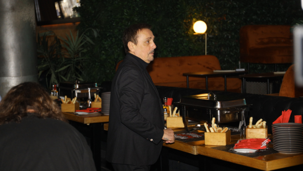 OD SPONZORA DOBIJA I DO 5.000 EVRA MESEČNO A evo šta Keba obožavatelju iz Amerike šalje zauzvrat