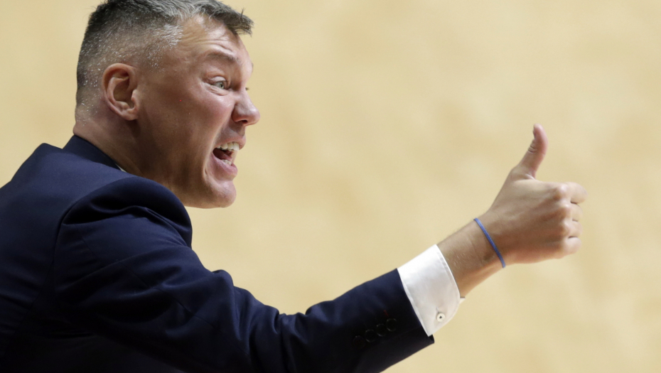 SRAMOTA ME JE Šaras nikada nije ovako zagrmeo, igrači su ga doveli do ludila