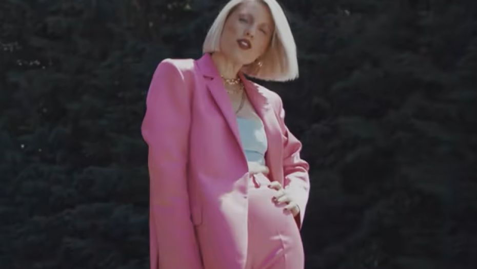 HRVATSKA SPONZORUŠA SE UDALA ZA SRPSKOG BIZNISMENA! Voditeljki zbog ljubavi lepe etikete, stalno dobija uvredljive komentare!