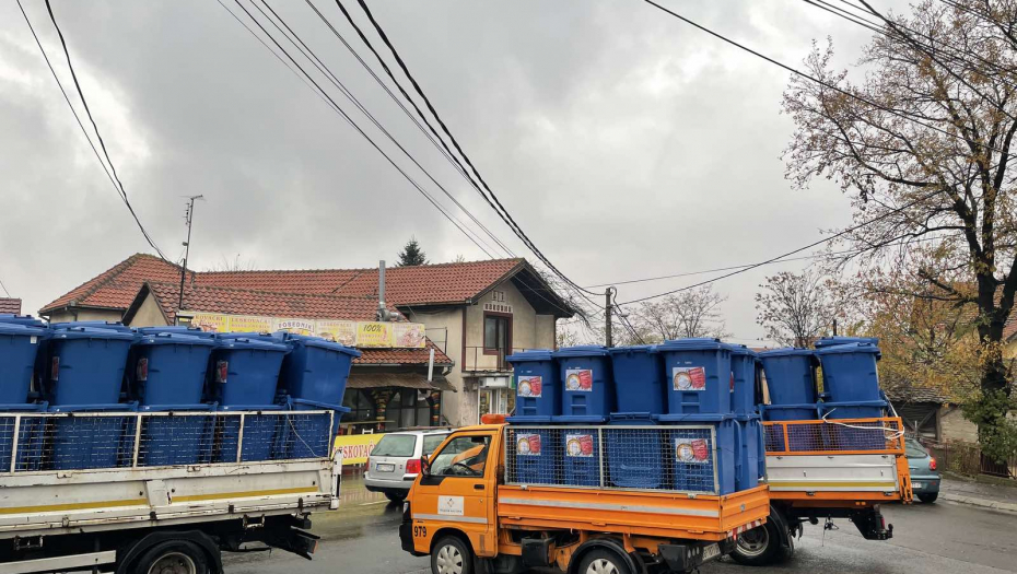 Nastavlja se podela plavih kanti za reciklažu u Surčinu