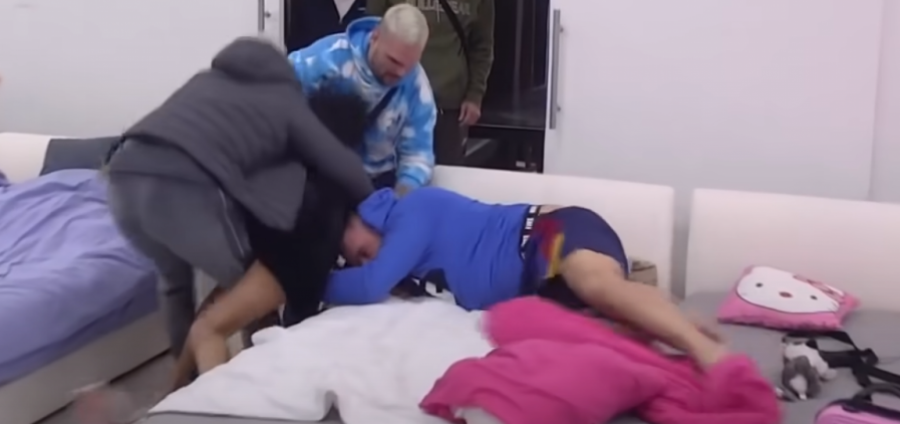 EVO KAKO IZGLEDA CAR NAKON MAJINOG NAPADA Filip na Badnji dan urnisan, leži u podlivima i ogrebotinama, ne može da dođe sebi!